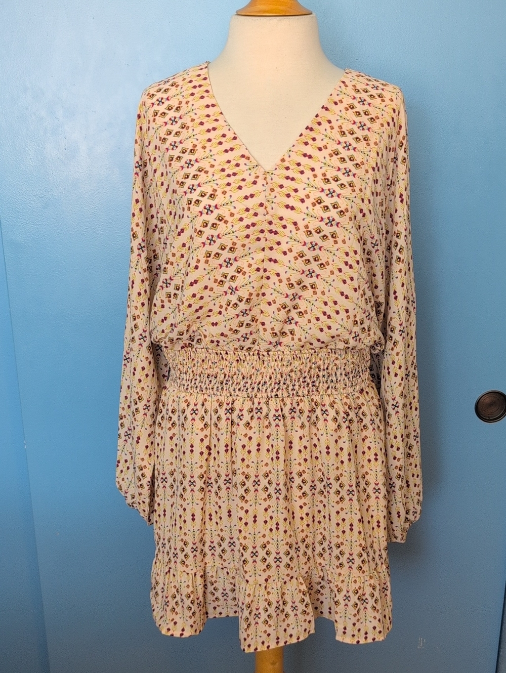 NWT Heyson Aztec Print V-Neck Smocked Mini Dress Dolman Sleeve Cream Size M